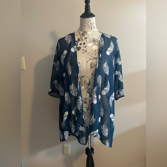 LuLaRoe Tops - LuLaRoe teak white leaf pattern shear Shirley cover cardigan size small